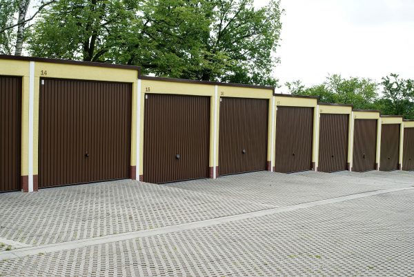 Lee más sobre el artículo Ahorra abriendo las puertas de tus garaje y mejora la seguridad de tu comunidad.